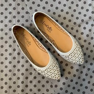 Free Choice by Elis Gray Cut Out Flats Size 10
